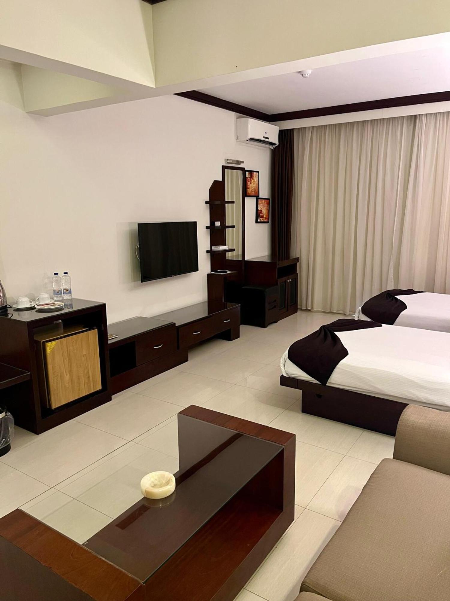 Panacea Suites Hotel Borg El Arab Esterno foto