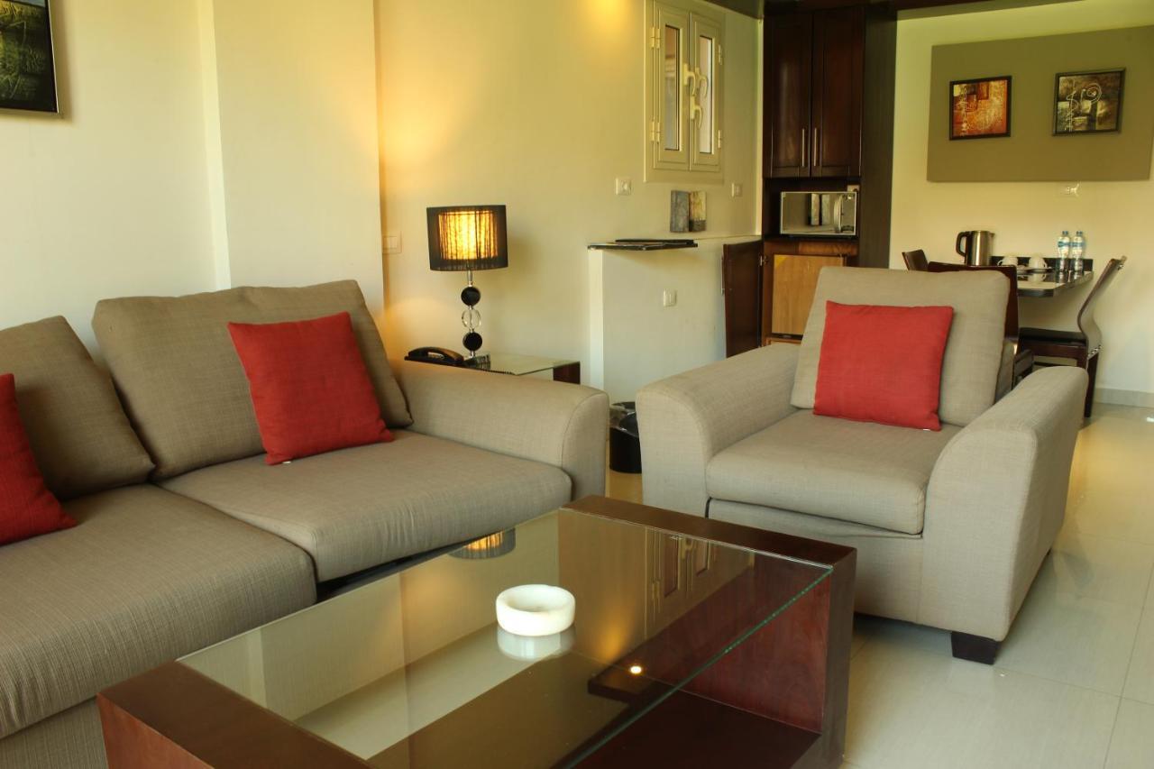 Panacea Suites Hotel Borg El Arab Esterno foto